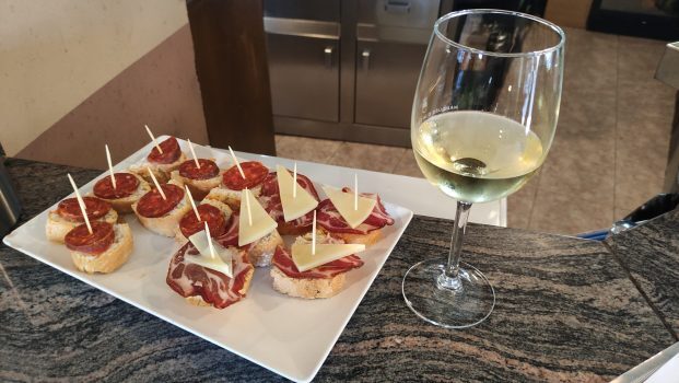 vino-pincho-tabierna-cabañaquinta